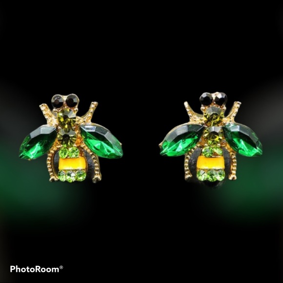 NWT Betsey Johnson Earrings Bee Green LAST pair - Picture 3 of 5
